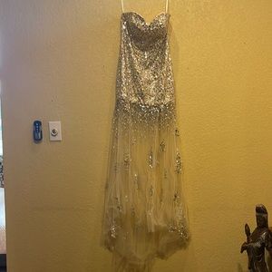 Women’s Dress size 4 Long Evening Gown